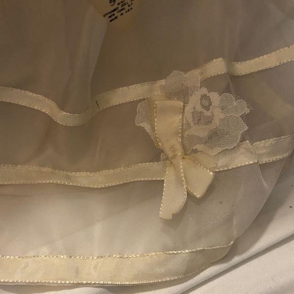 NWT-Charming Bridal Doll with Veil - Picture 8 of 16